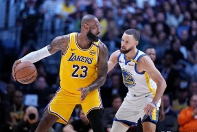 爱游戏-包含浓眉哥巅峰对决，库里与30激战热火分钟，势不可挡胜负难料！的词条