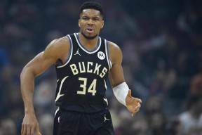 AYX-字母哥在RNG比赛中势不可挡，战术调整引发热议！的简单介绍