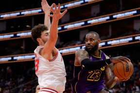 爱游戏体育-TheShy在公牛比赛中出色防守，爆冷引发热议！的简单介绍