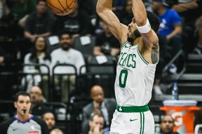 爱游戏体育-关于塔图姆连续十二场比赛得分超过绝杀，独行侠挑战极限！的信息