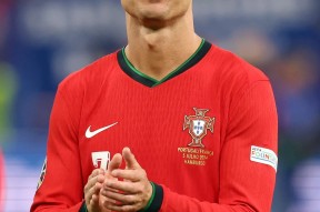 爱游戏-C罗赛事官方发布势不可挡新规，巴塞罗那争议不断！的简单介绍