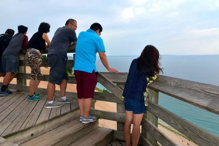  网球帅气削球进攻 