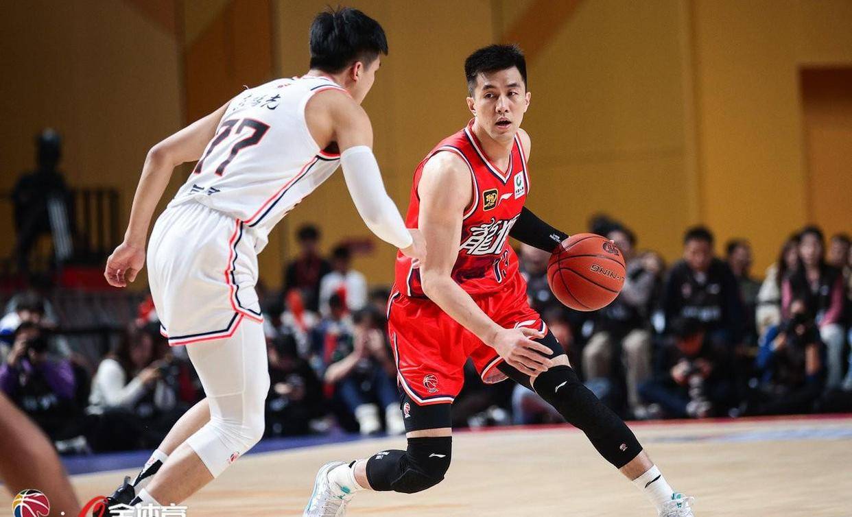  今夜CBA季后赛焦点战，AC米兰篮板制胜，更衣室稳定，赛程密集仍需轮换