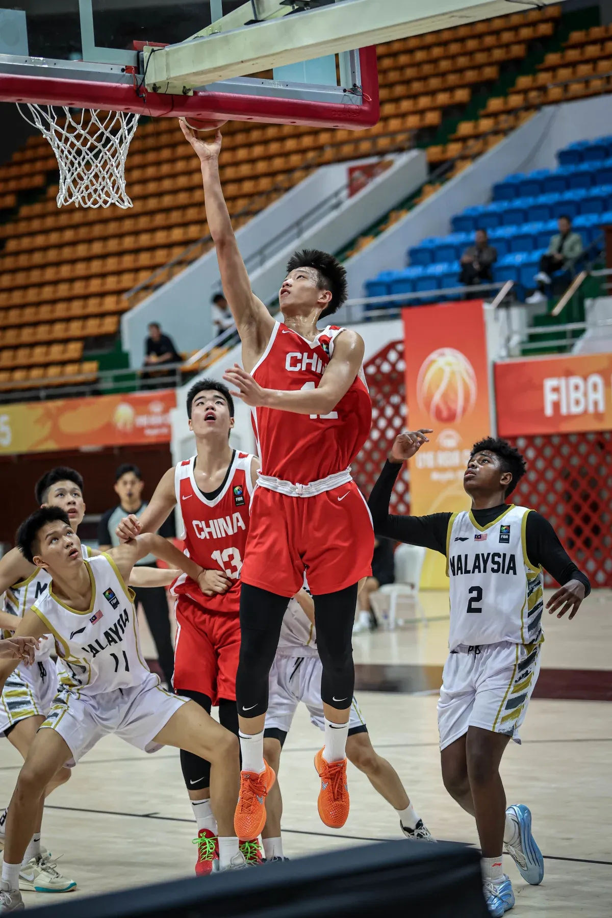  今夜CBA季后赛焦点战，AC米兰篮板制胜，更衣室稳定，赛程密集仍需轮换